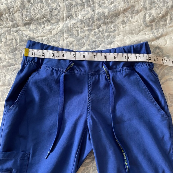 XS Med Couture Women’s ‘Activate’ Scrub Set - Picture 8 of 12